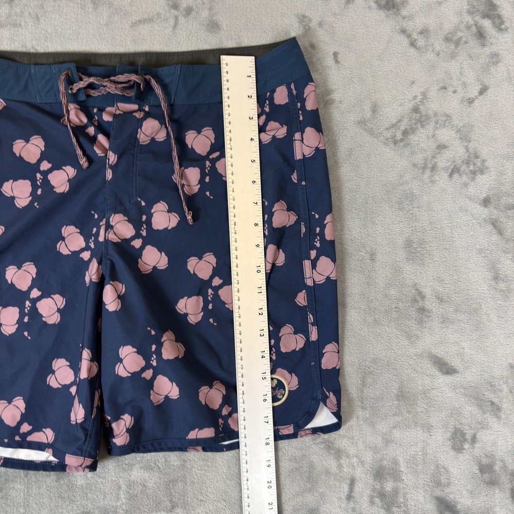 Patagonia Shorts Mens 34 Blue Floral Outdoor Swimming Beach Surf - Picture 4 of 8